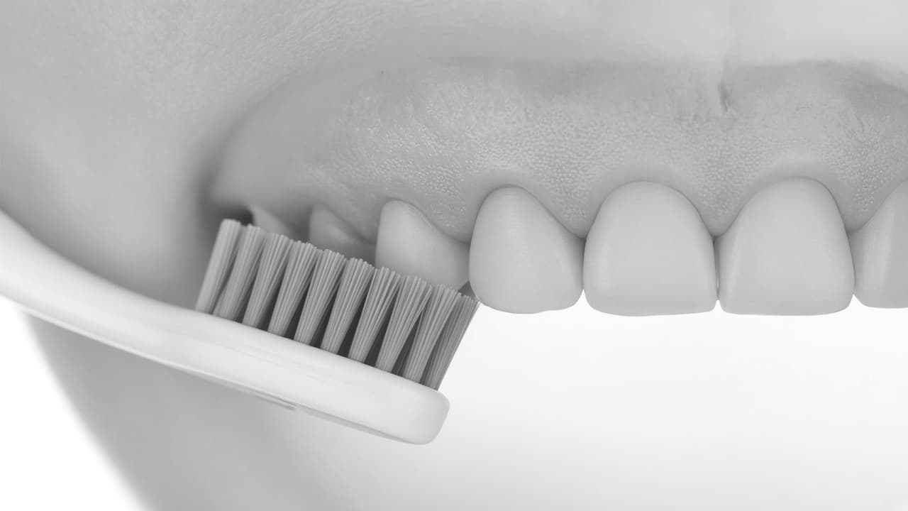 ¿Por qué me sangran las encías cuando me cepillo los dientes?